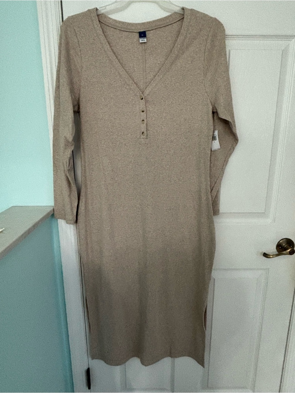 Women's Old Navy Long Sleeve V-Neck Knit Dress in Oatmeal